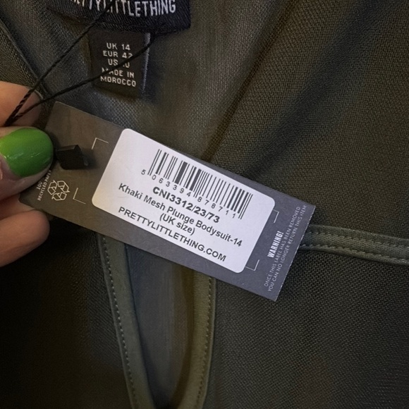 PrettyLittleThing Green Sheer Bodysuit - Picture 2 of 8